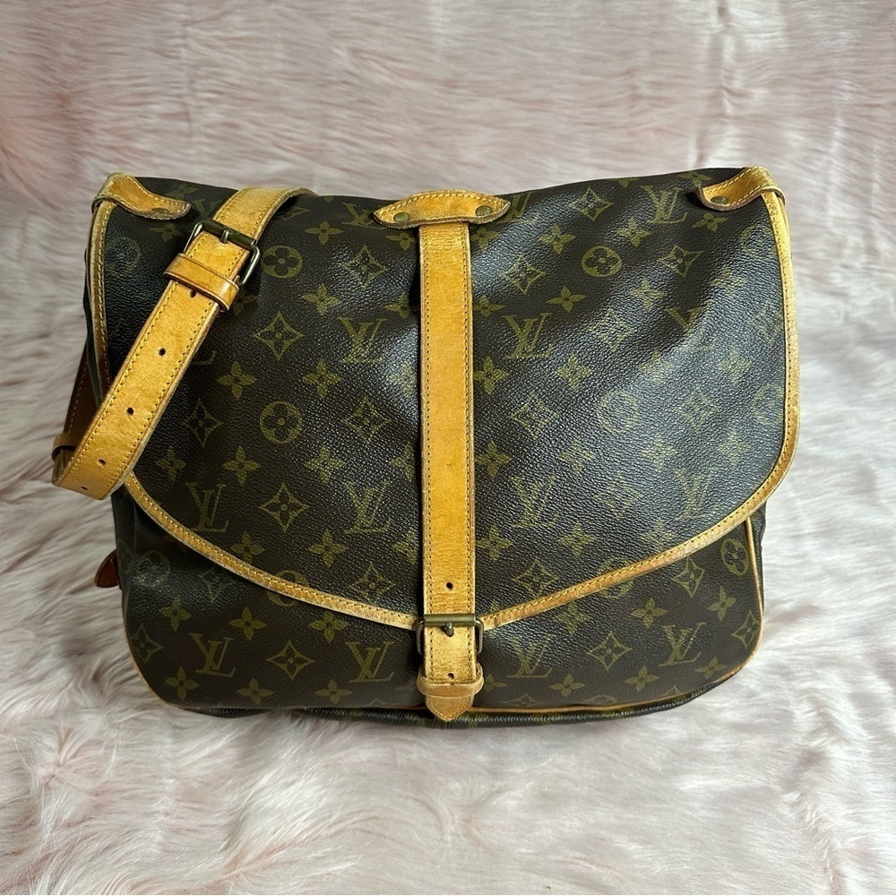 Louis Vuitton Saumur 35 Monogram Crossbody Messenger Bag